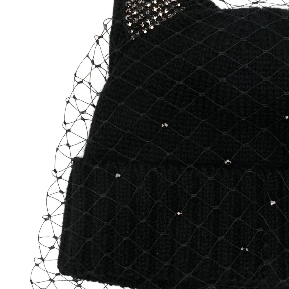 Декорированная шапка бини