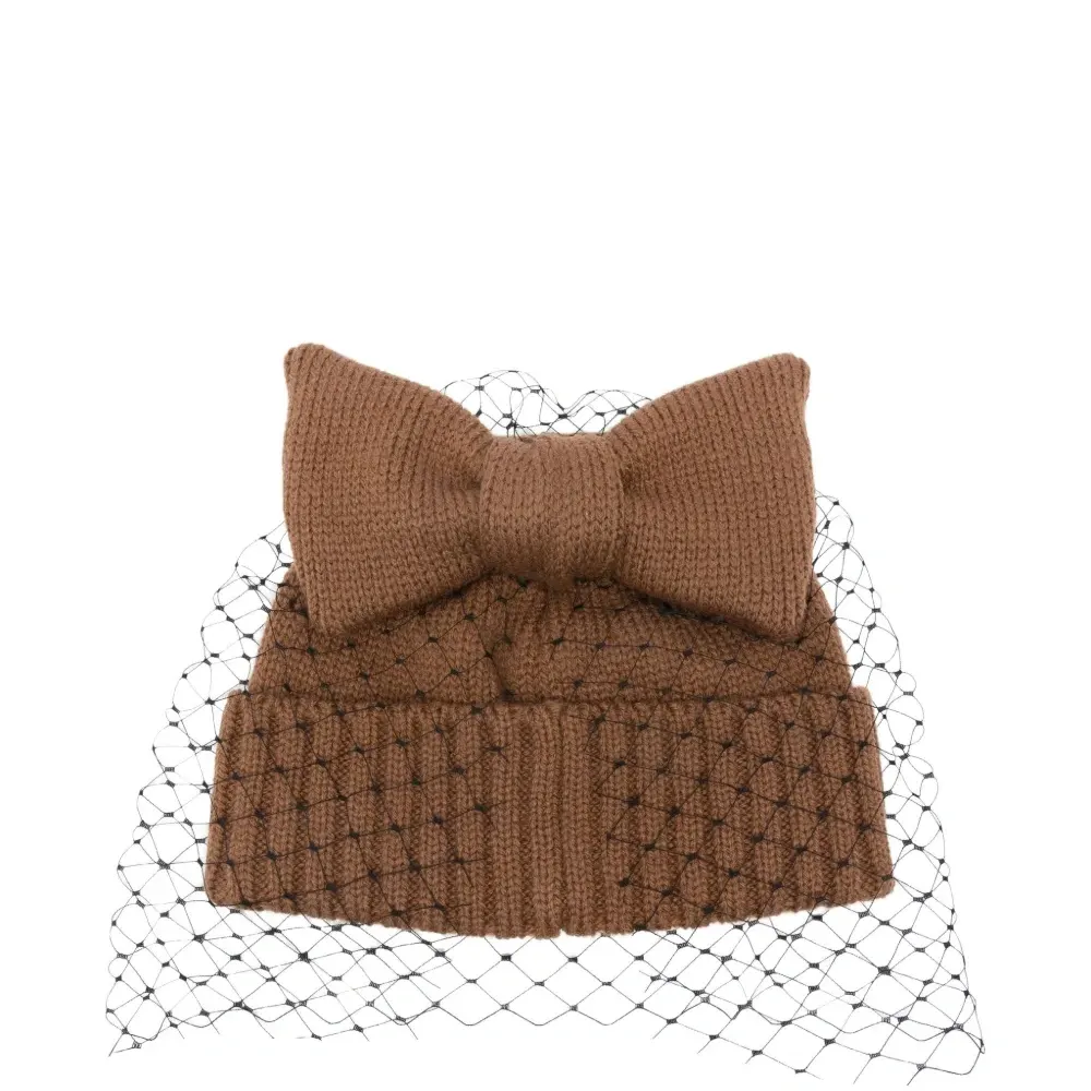 Декорированная шапка с аппликацией