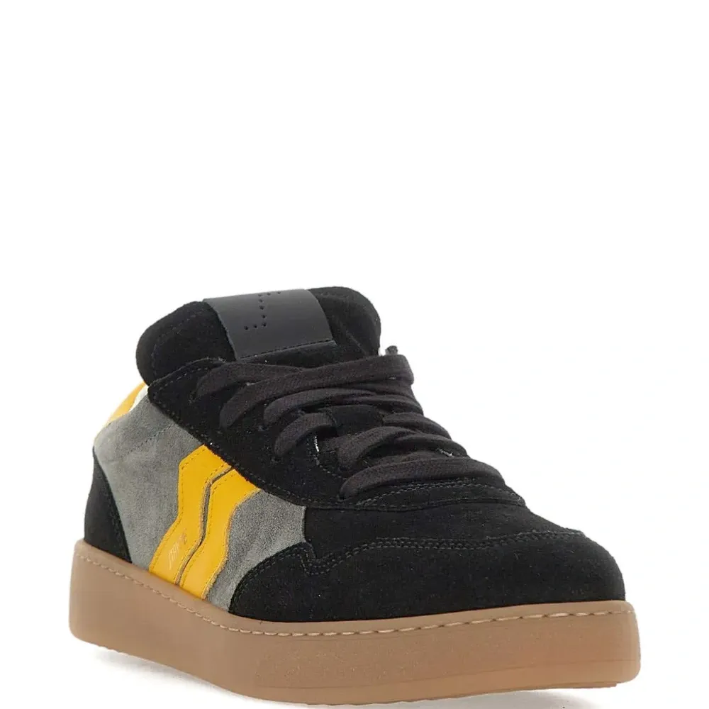 Кожаные кроссовки