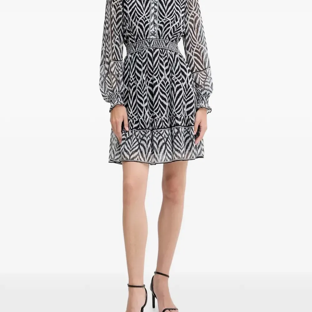 Мини-платье Nyra с принтом и пуговицами