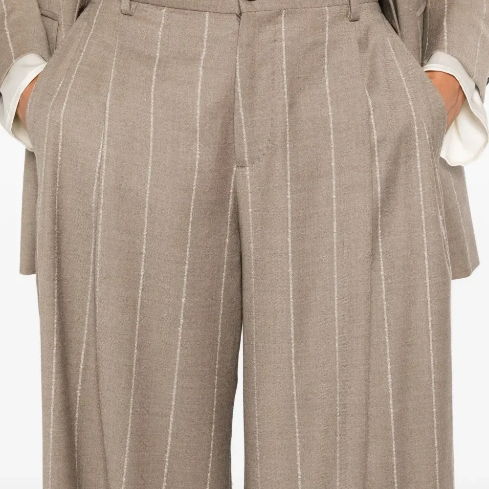 Полосатые брюки строгого кроя