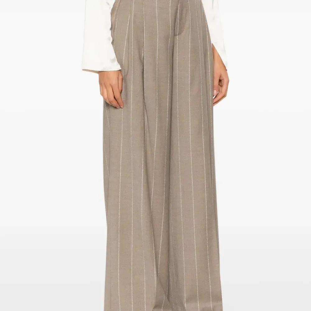 Полосатые брюки строгого кроя