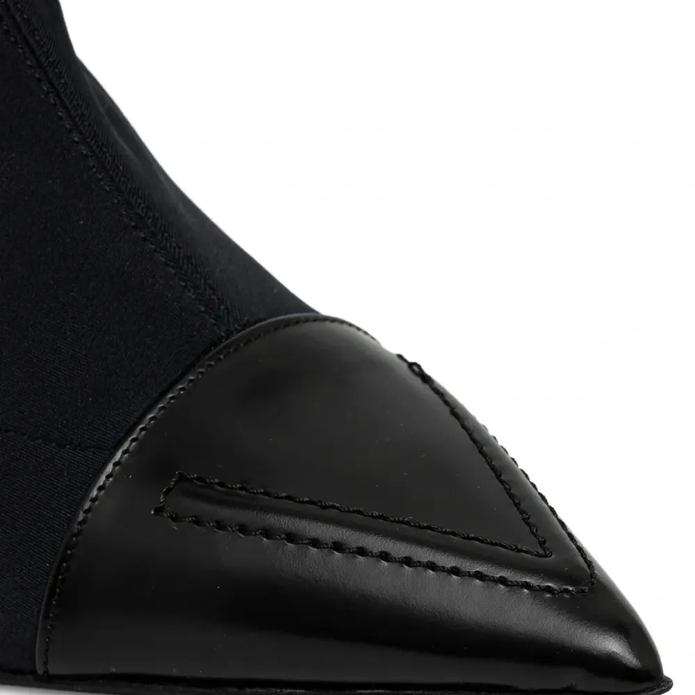 Ботинки на каблуке с заострённым носком