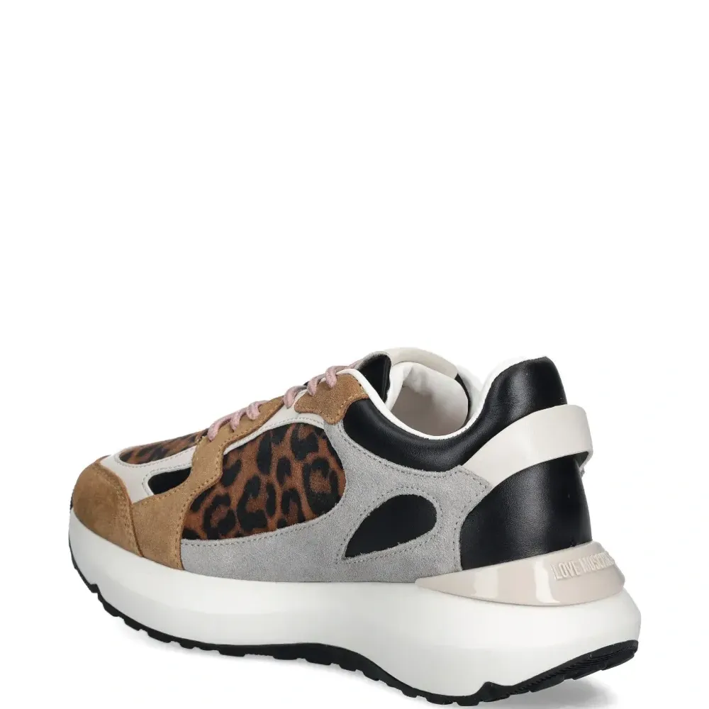 Кроссовки с леопардовым принтом Кроссовки с леопардовым принтом