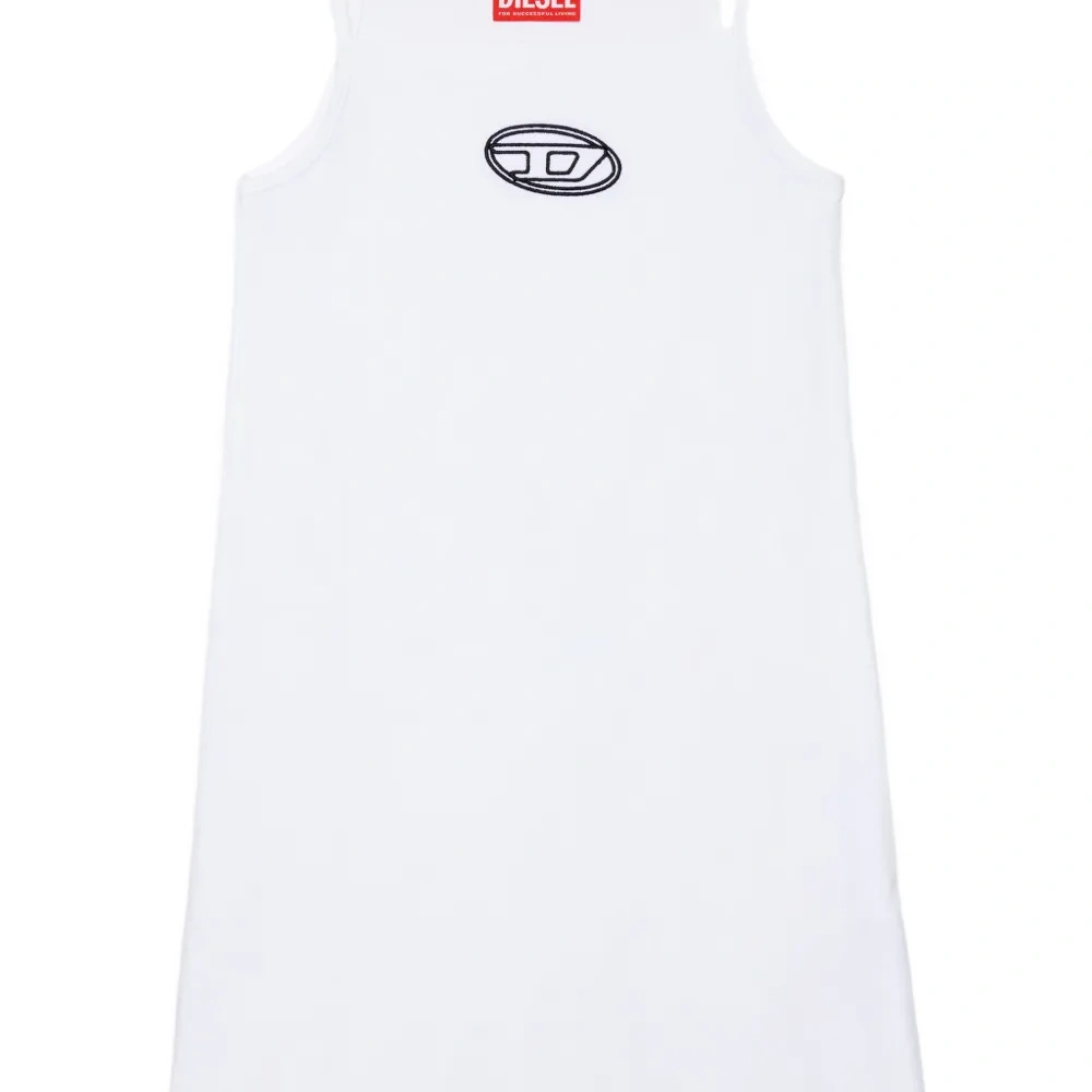 Платье на тонких бретелях