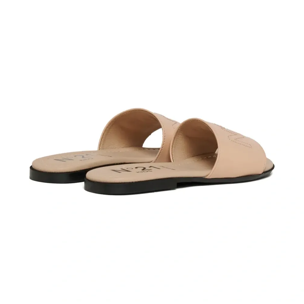 Босоножки с тиснённым логотипом