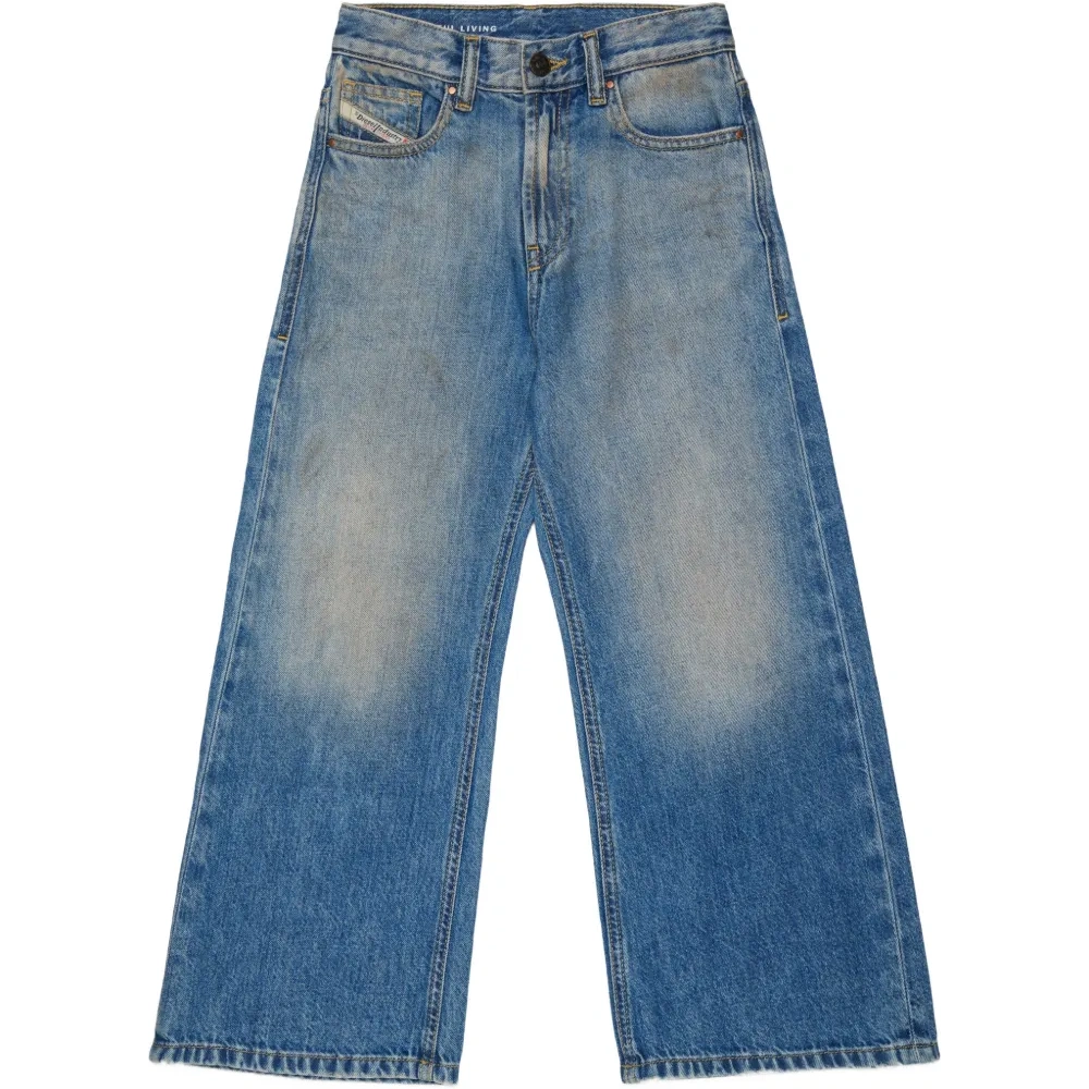 Джинсы с карманами