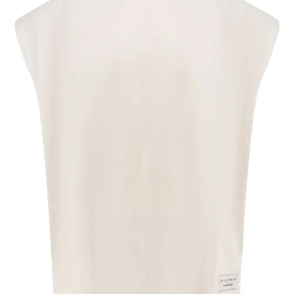 Топ с нашивкой-логотипом