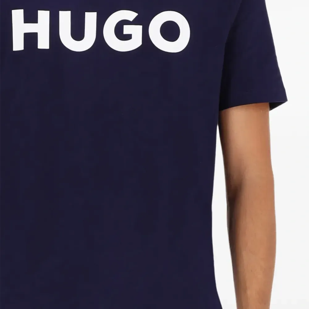 Футболка с логотипом