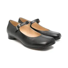 Балетки с пряжками на ремешках