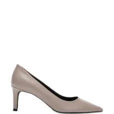 Туфли-лодочки с острым носком и логотипом