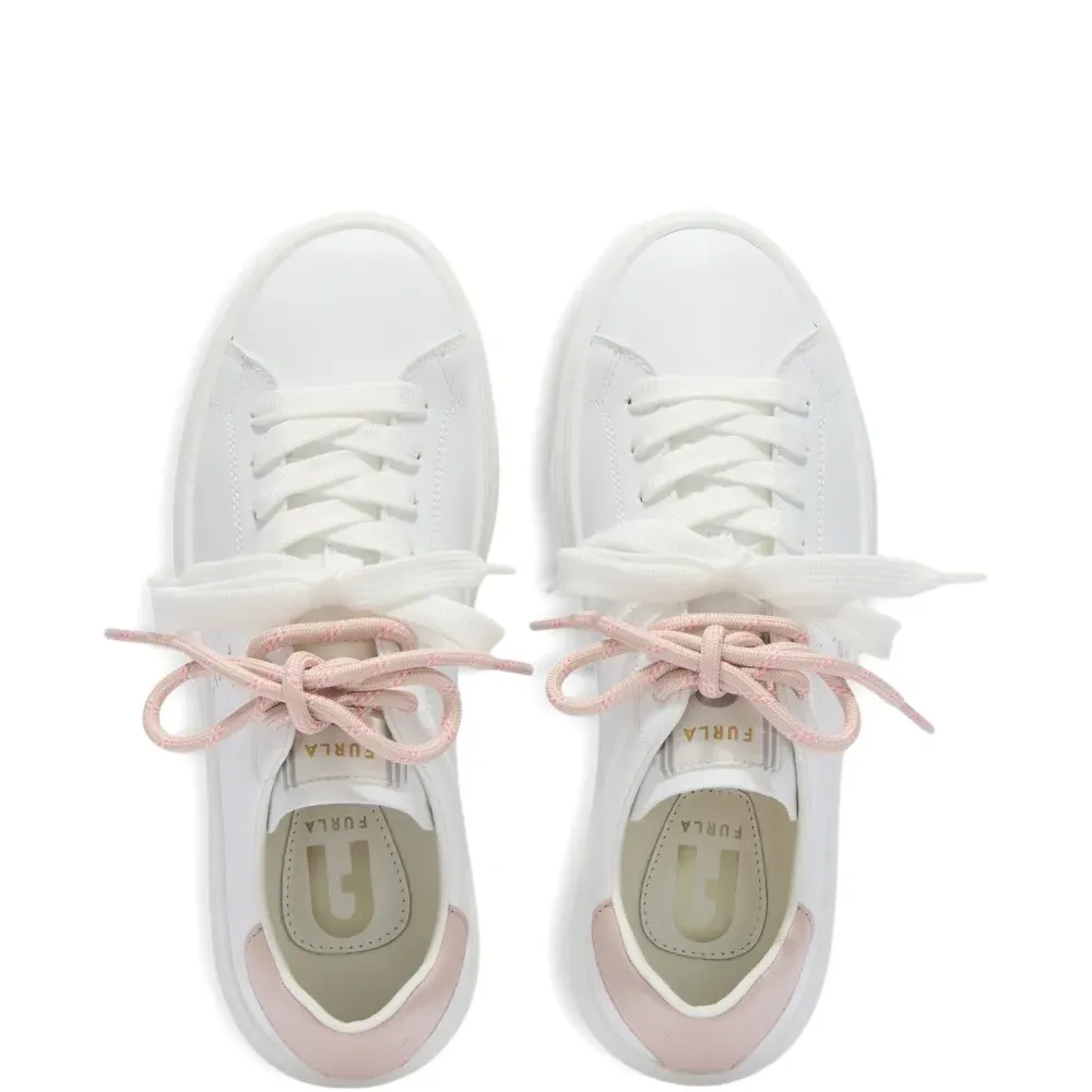 Кроссовки на шнуровке