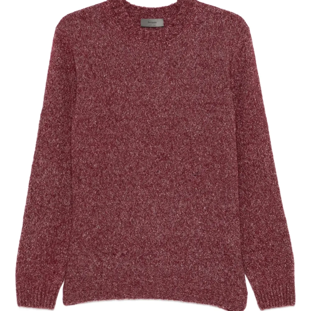 Свитер с круглым вырезом