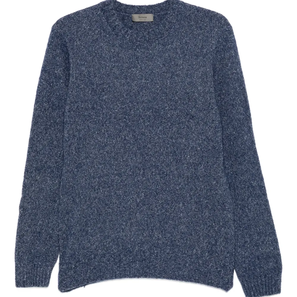 Свитер с круглым вырезом