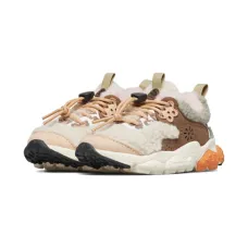 Свитер с цветочной аппликацией