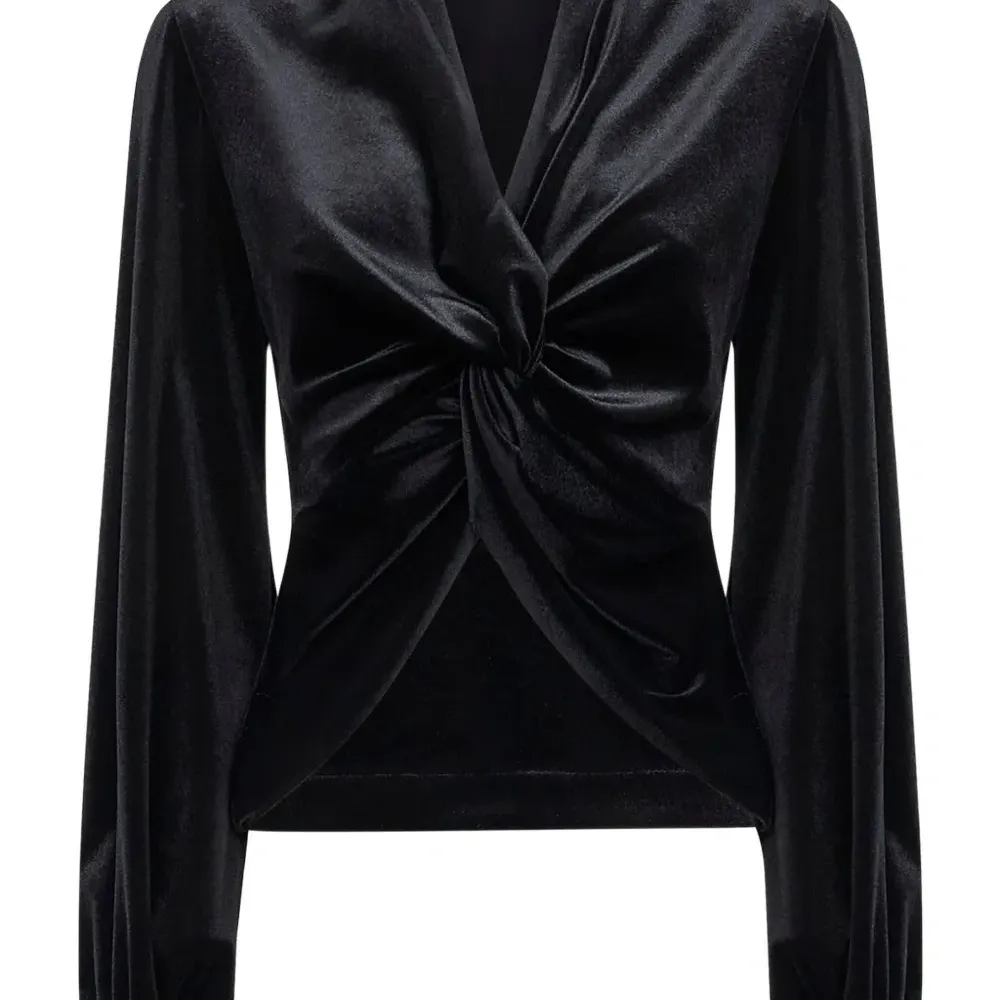 Топ с перекрученной деталью