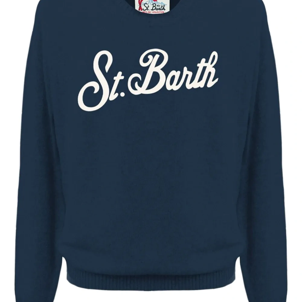 Свитер с круглым вырезом