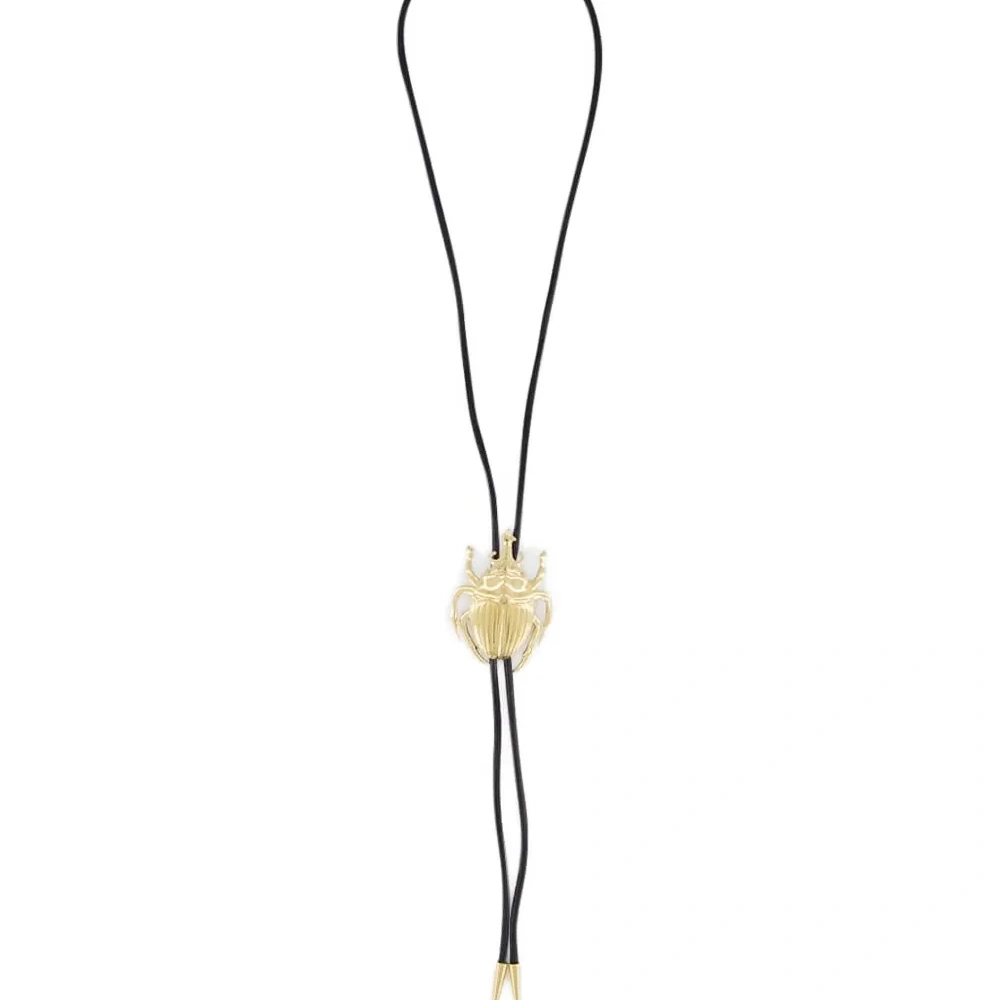 Галстук-ожерелье с коровьей кожей и мотивом скарабея