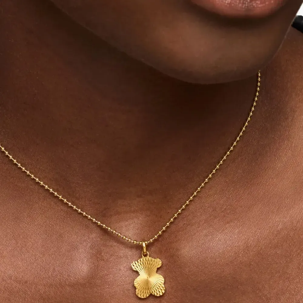 Кулон в форме мишки с узором