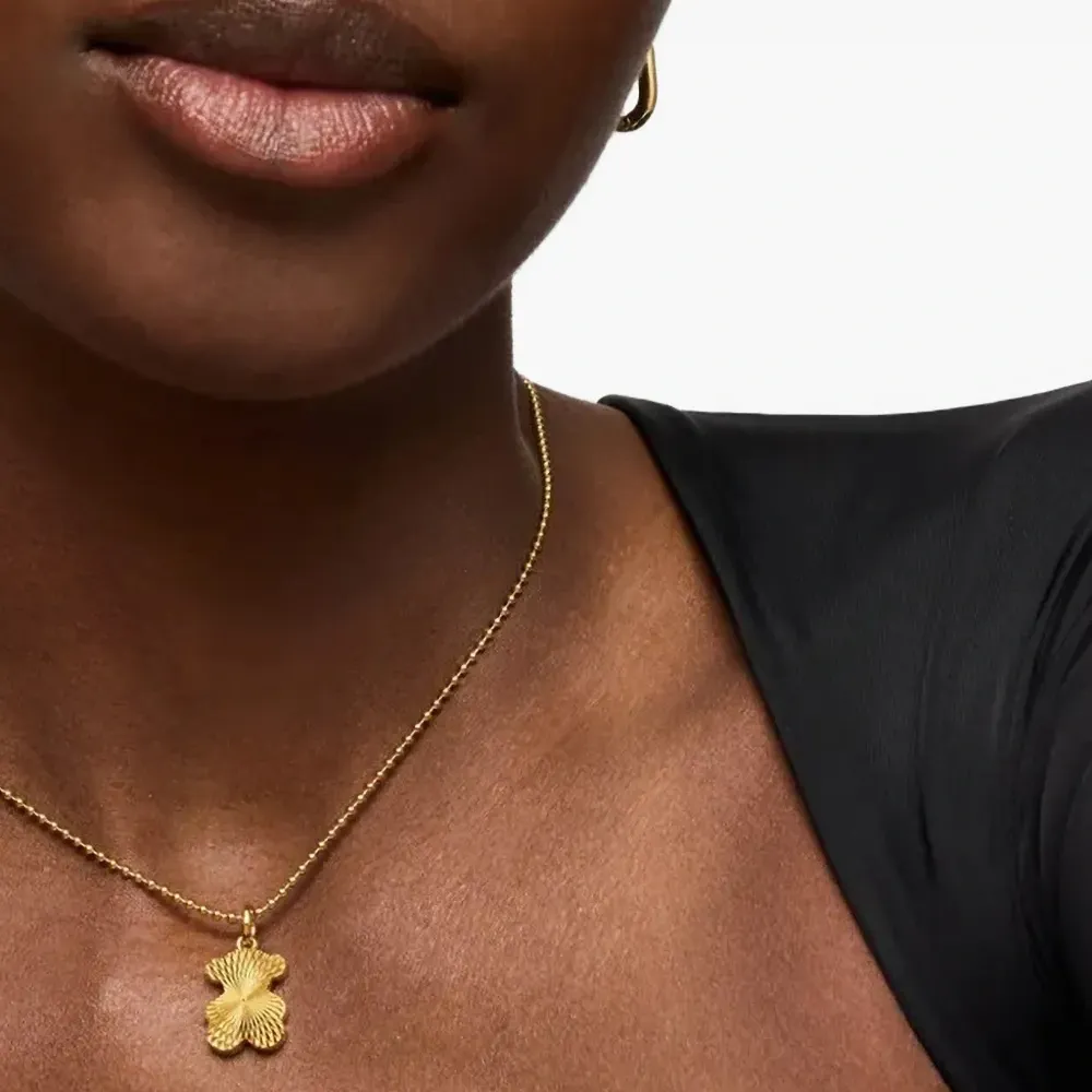 Кулон в форме мишки с узором