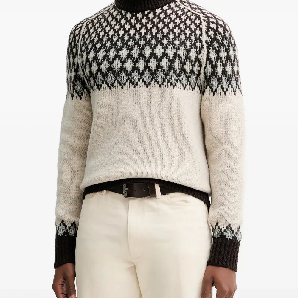 Свитер с круглым вырезом и узором