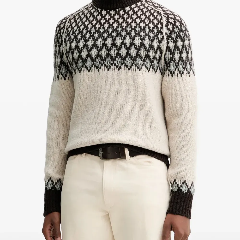 Свитер с круглым вырезом и узором