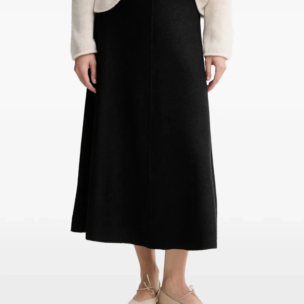 Расклешённая миди-юбка