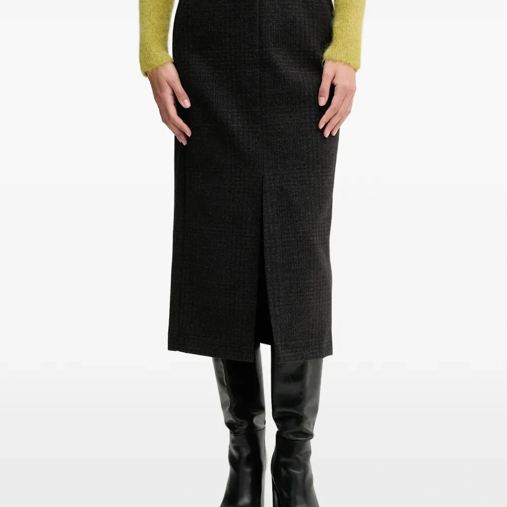 Миди-юбка с разрезом спереди