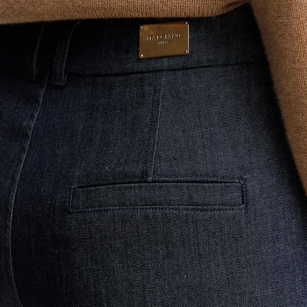 Джинсы с логотипом