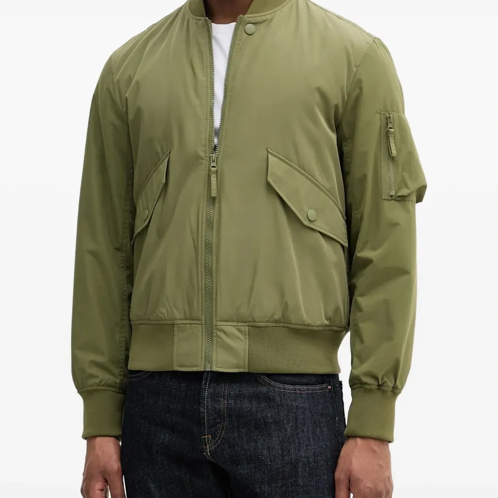 Куртка с карманом на рукаве