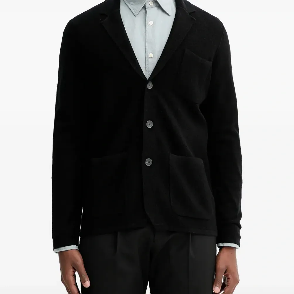 Жакет с лацканами с вырезом