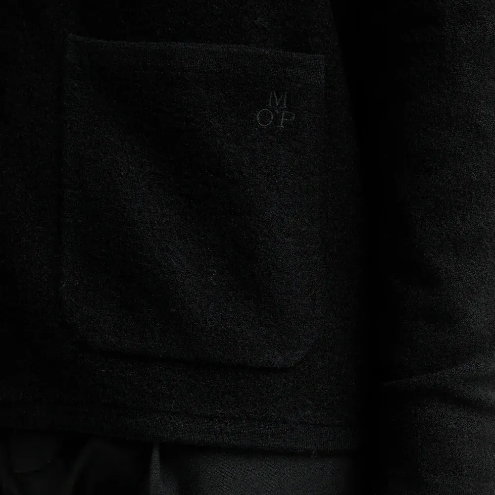 Жакет с лацканами с вырезом