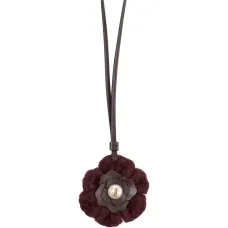 Вязаный брелок в виде цветка