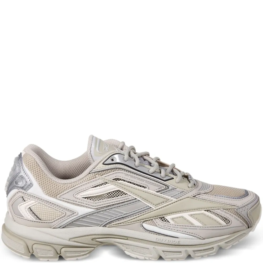 Кроссовки со вставками