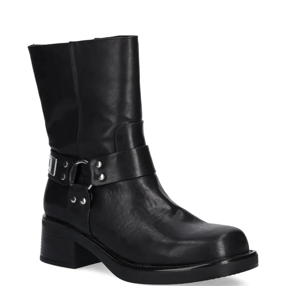 Ботинки с элементами в виде ремней