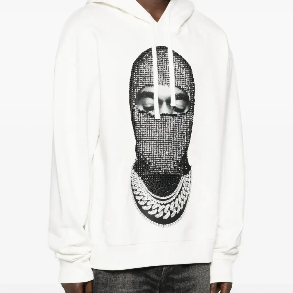 Худи, украшенное кристаллами