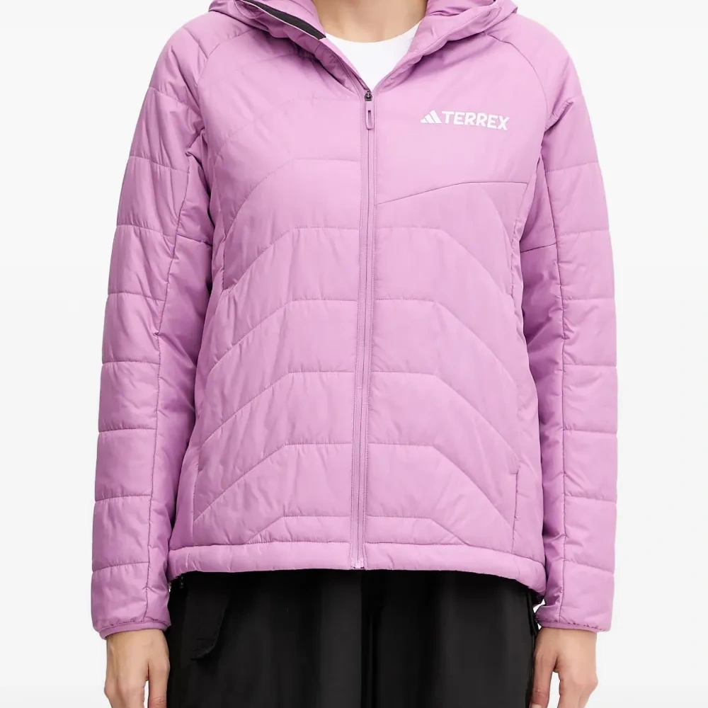 Стёганая куртка с капюшоном Стёганая куртка с капюшоном