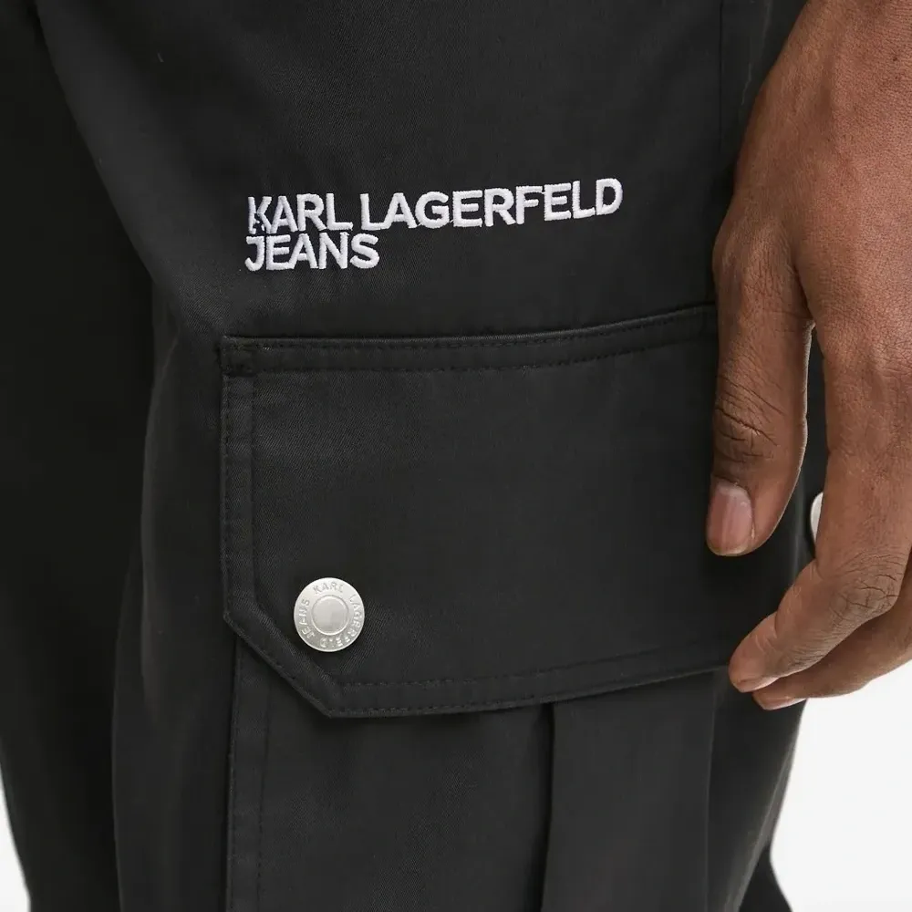 Брюки карго с вышитым логотипом