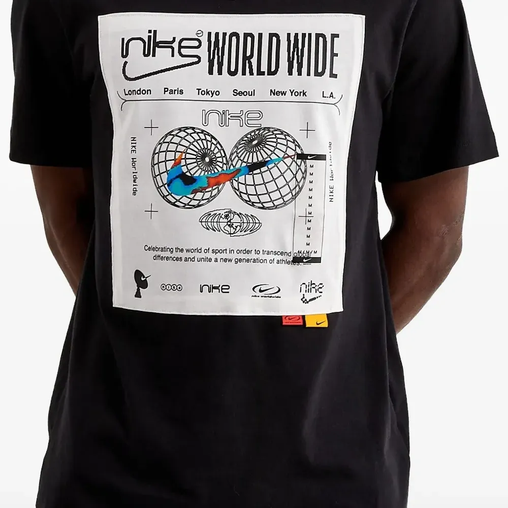 Футболка Worldwide