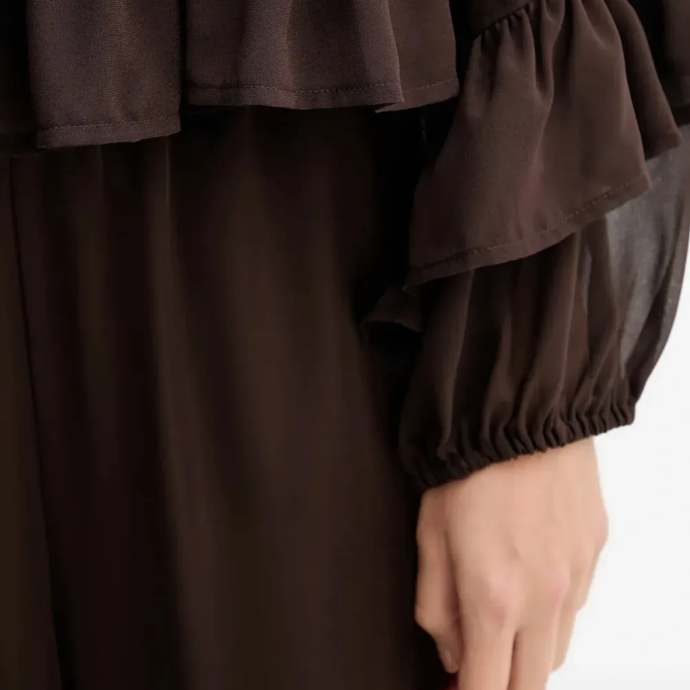 Блуза GZmio с оборками и высоким воротником