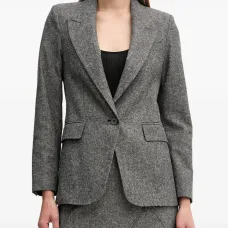 Пиджак на пуговицах