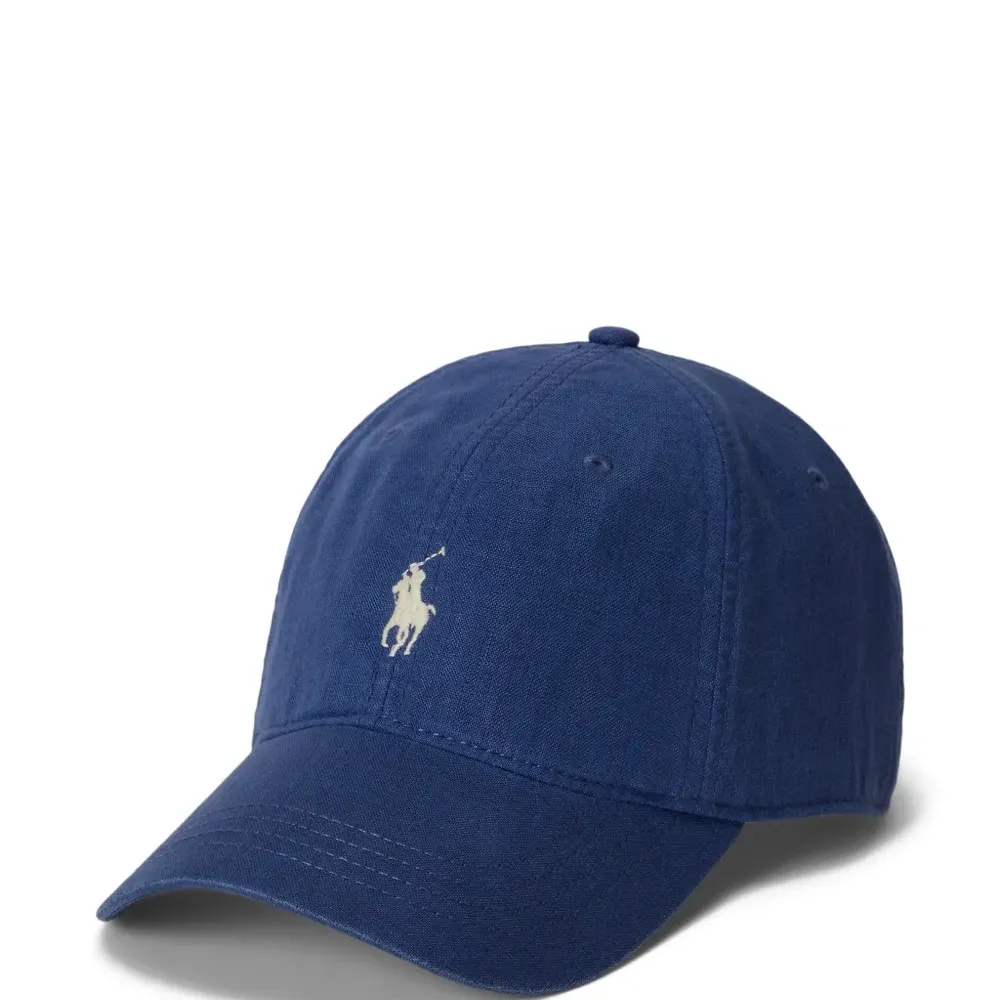 Бейсболка с вышитым логотипом