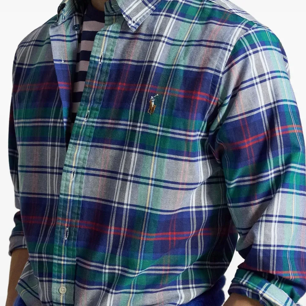 Клетчатая вышитая рубашка