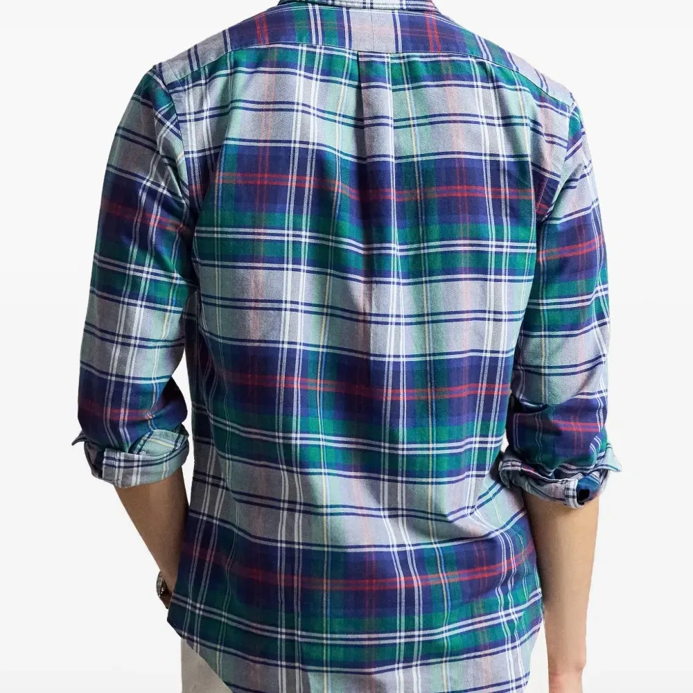 Клетчатая вышитая рубашка