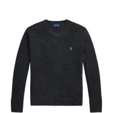 Свитер с вышивкой