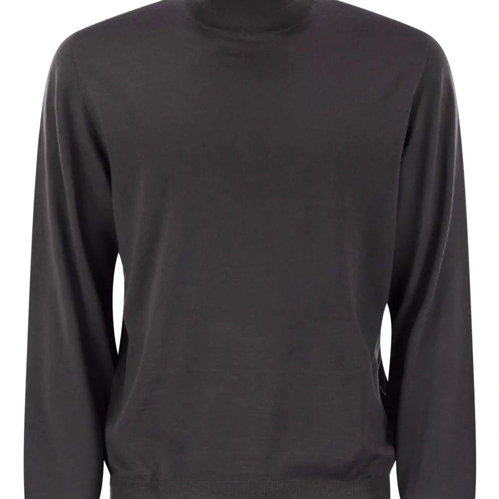 Свитер с длинными рукавами