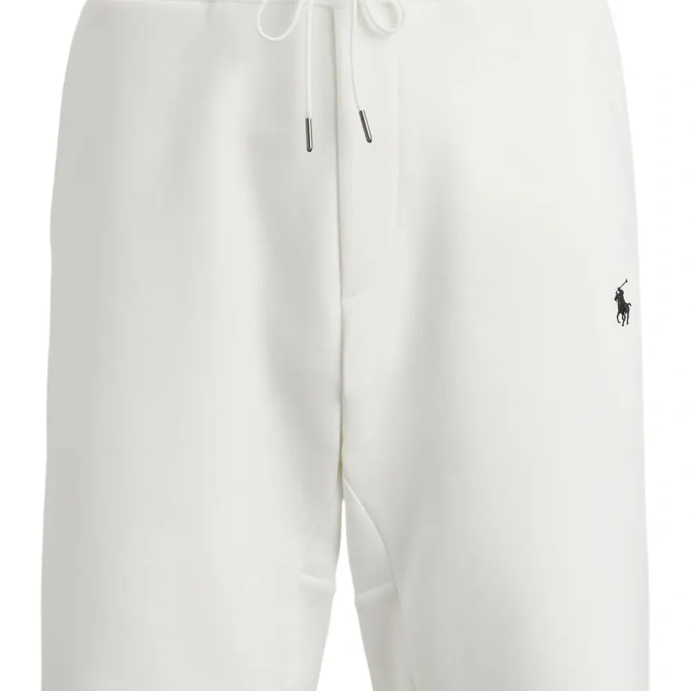 Спортивные шорты с вышивкой