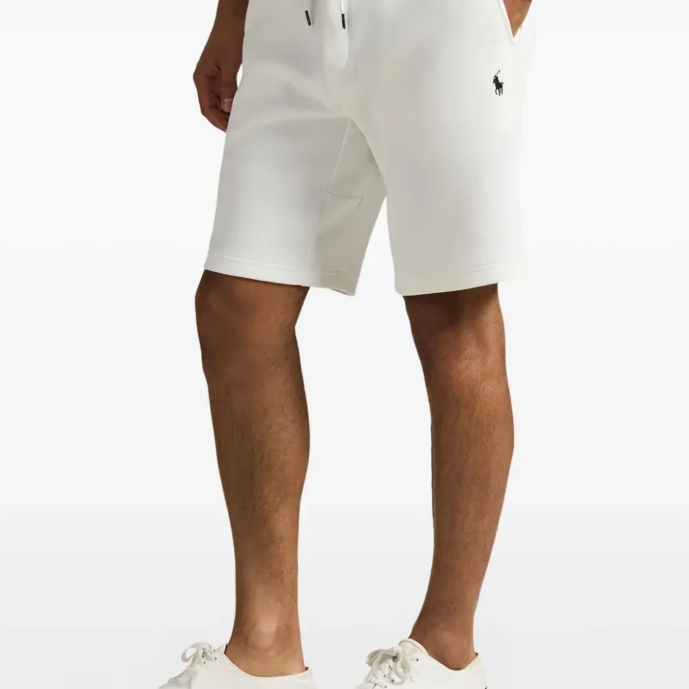 Спортивные шорты с вышивкой