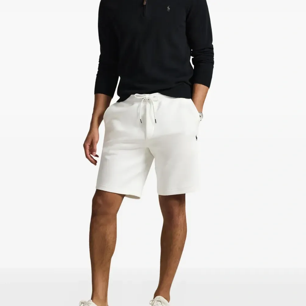 Спортивные шорты с вышивкой