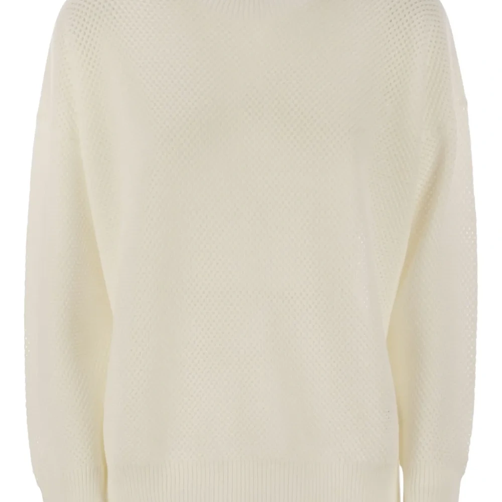 Свитер с круглым вырезом